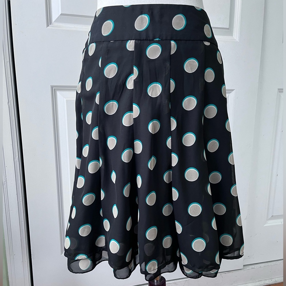 Maurice’s sheer fully lined skirt with bottom ruffle. Size small.
